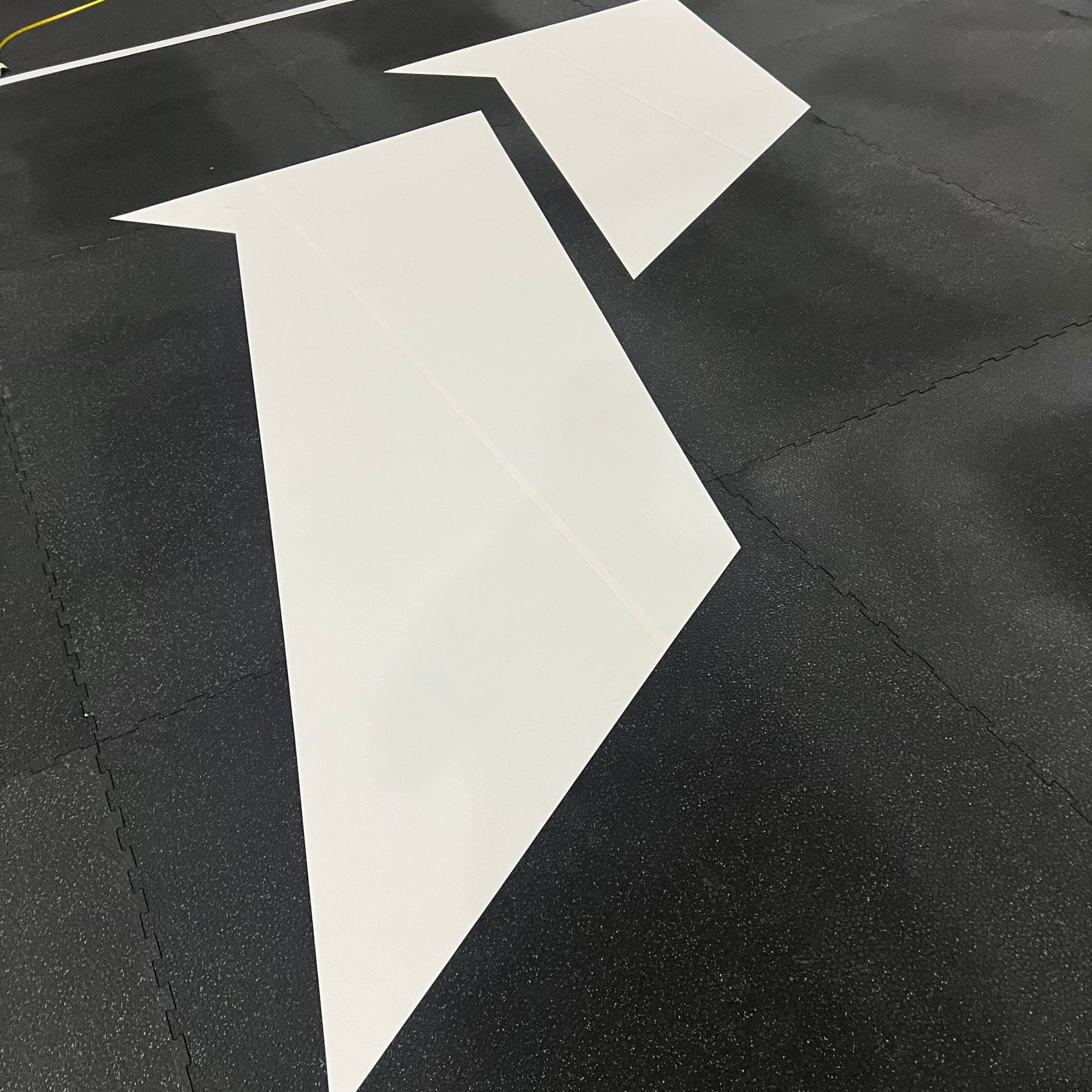 Floor logo's