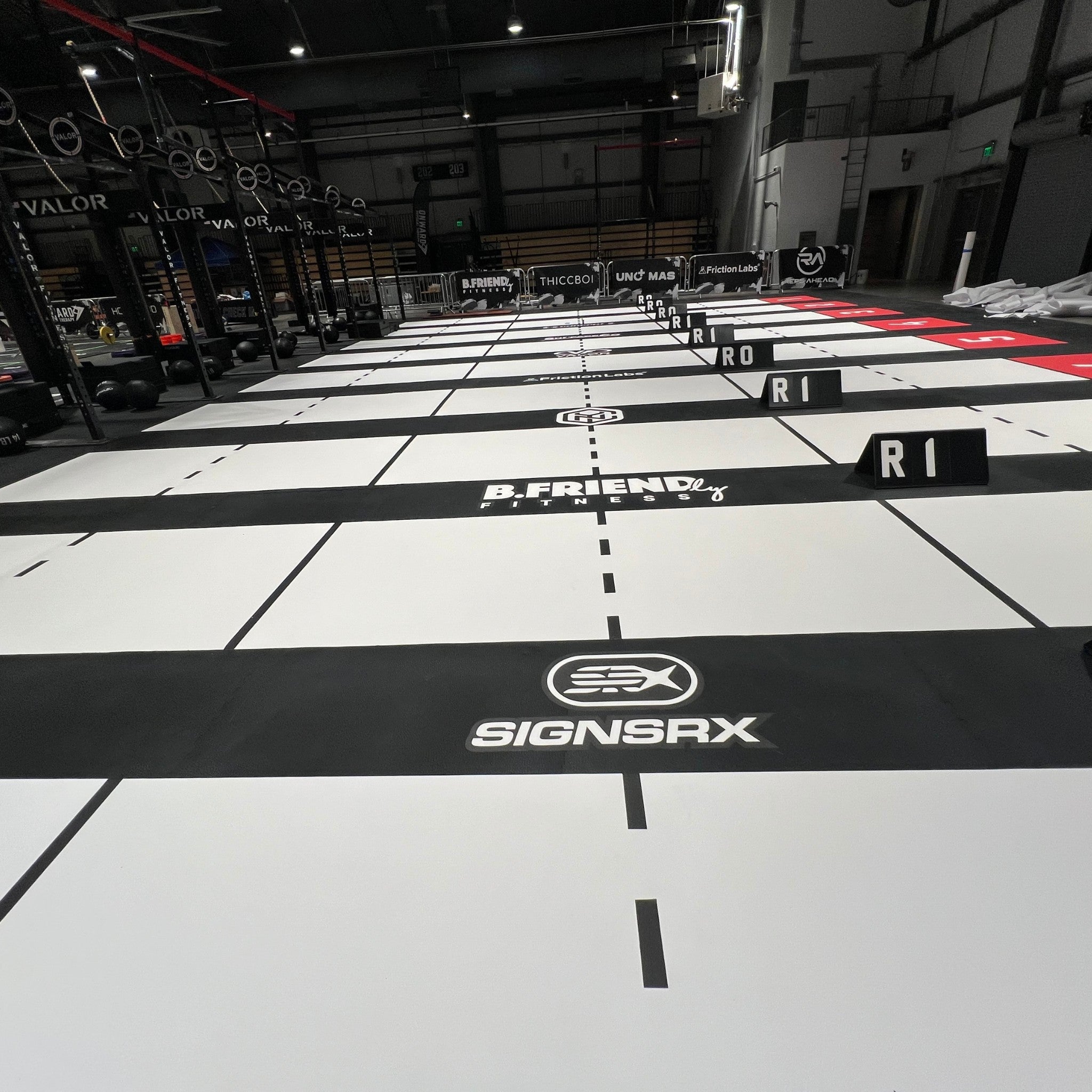 Floor logo's